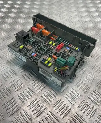 BMW 3 E90 E91 Fuse module 9119446