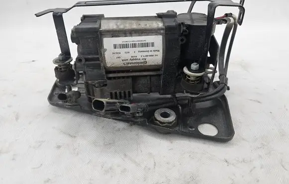 Volvo XC90 Air suspension compressor 15150000713