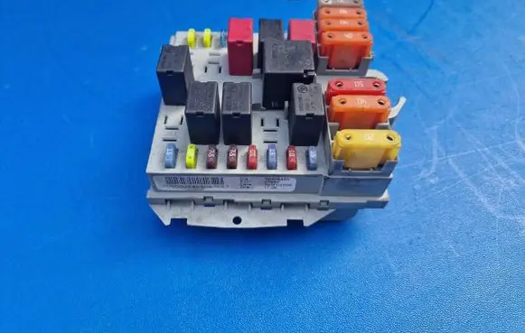 Alfa Romeo Brera Fuse module 50504455