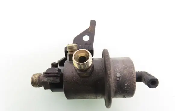 Audi 80 90 B3 Fuel pressure regulator 034133534F 0438161016