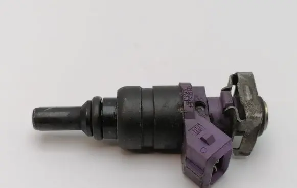 Mercedes-Benz CLK A208 C208 Fuel injector 0000787249