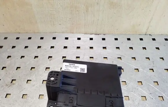 Toyota Avensis T270 Other control units/modules 8865005251 MB1777001850