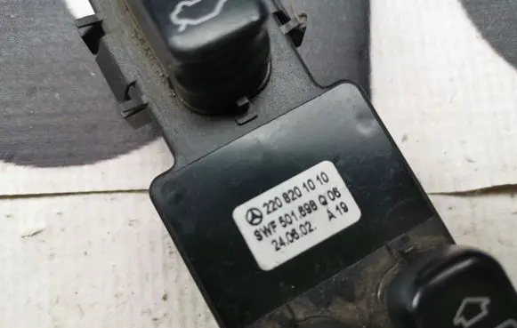 Mercedes-Benz S W220 Electric window control switch A2208201010 2208201010