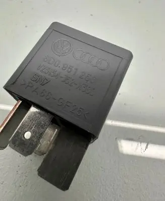 Audi A6 S6 C6 4F Other relay 8D0951253 V23134J52X300
