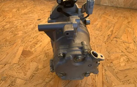 Mitsubishi Outlander Air conditioning (A/C) compressor (pump) 7813B097