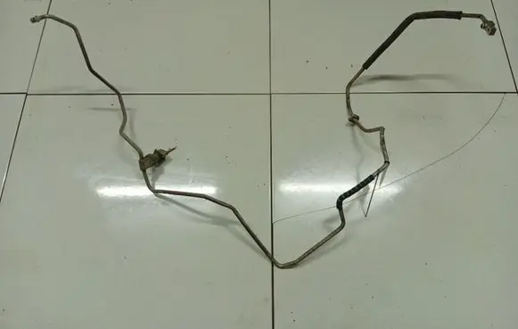 Suzuki Swift I Air conditioning (A/C) pipe/hose