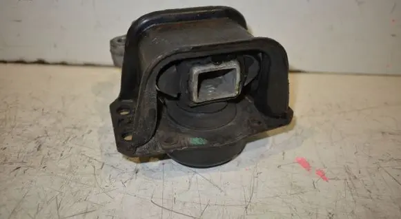Peugeot 3008 I Engine mount bracket 9636270080