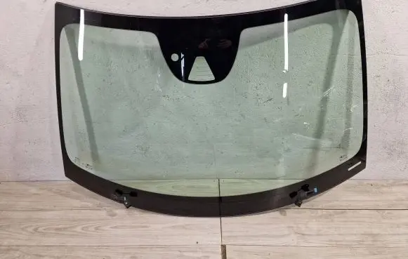 Volvo XC40 Front windscreen/windshield window 32368787