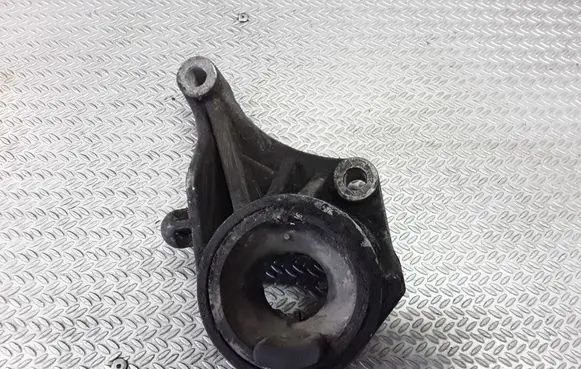 Opel Combo C Engine mount bracket