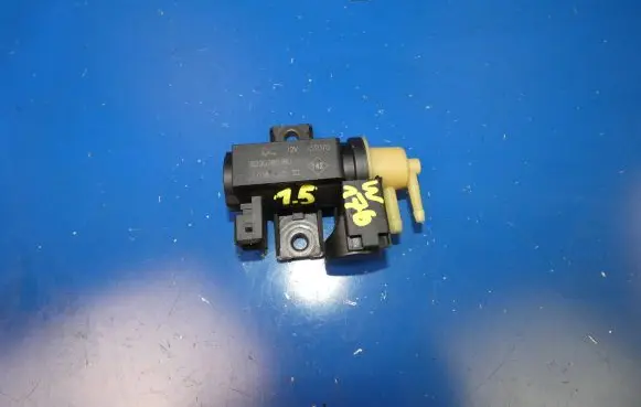 Mercedes-Benz A W176 Turbo solenoid valve 8200790180 13T070 70181405