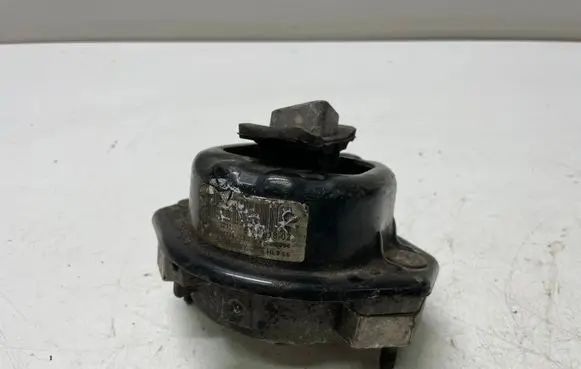 BMW 7 E65 E66 Engine mount bracket 6771918