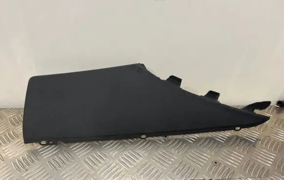 (D)pillar trim (top)