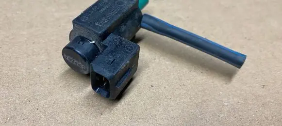 BMW 7 E65 E66 Vacuum valve 70012300 7516375