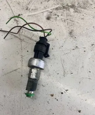 Opel Meriva B Air conditioning (A/C) pressure sensor 9131721 12H2MX3