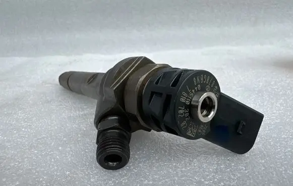 BMW 5 F10 F11 Fuel injector 781070202 0445110382