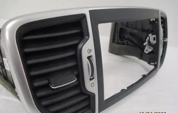 KIA Sportage Dashboard center trim panel 