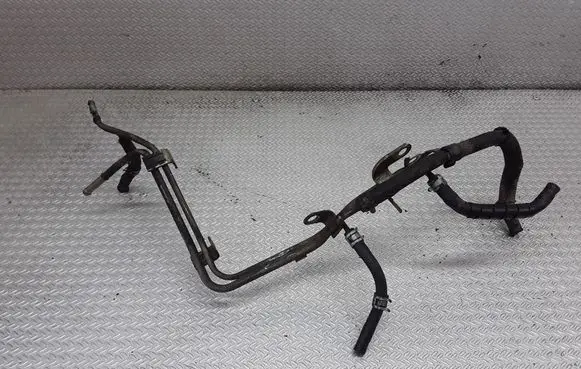 Toyota Avensis T220 Fuel line/pipe/hose 