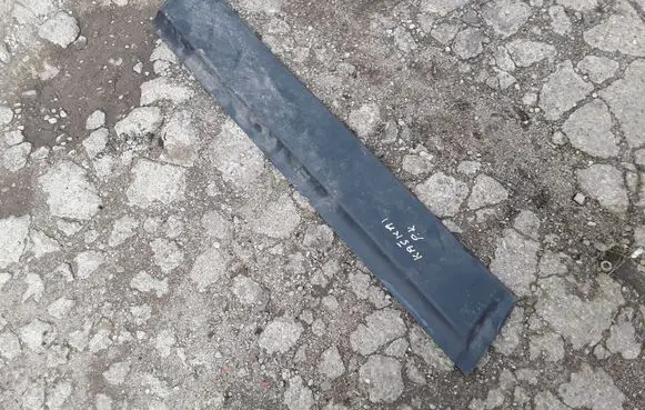 Nissan Qashqai Front door trim (molding) 80871JD00A