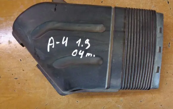 Audi A4 S4 B6 8E 8H Air intake duct part 8E0129617D