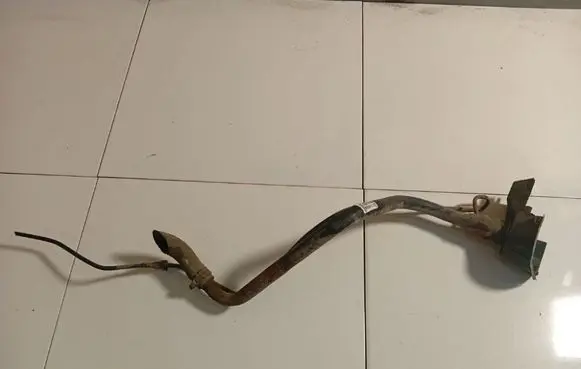 Chrysler Sebring (JS) Fuel tank filler neck pipe