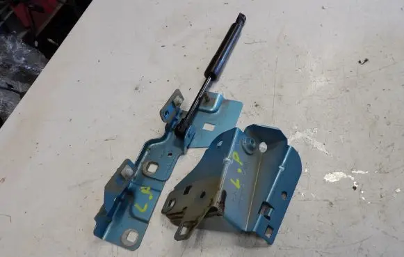 Renault Zoe Fender mounting bracket