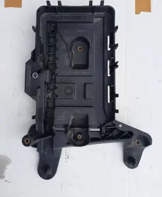Volkswagen Tiguan Battery box tray 1K0915333C