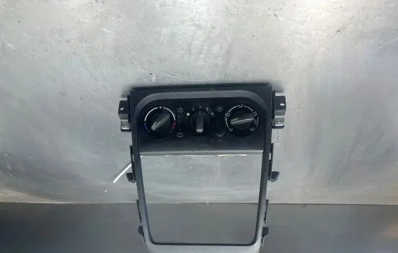 Suzuki SX4 Climate control unit