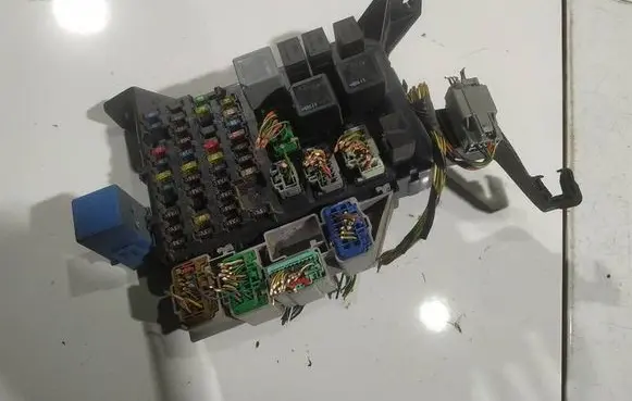 Ford Mondeo Mk III Fuse box set 1S7T14A073AE 1S7T-14A073-AE