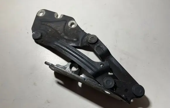 Volkswagen Golf Plus Engine bonnet/hood hinges 5M0823301