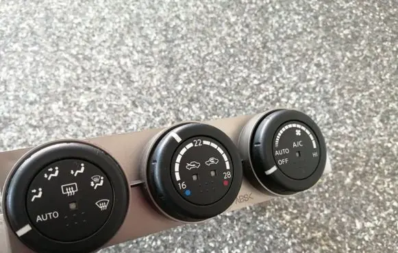 Nissan X-Trail T30 Climate control unit 27500ES60A