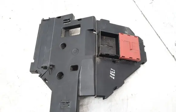 Mercedes-Benz C W205 Fuse box cover D925