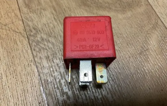 Volkswagen PASSAT B5 Other relay 899519000