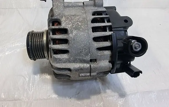 Opel Corsa F Generator/alternator 9826574080