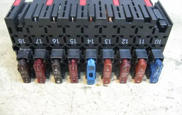 Mercedes-Benz C W202 Fuse module 0015458401