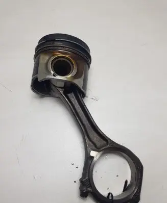 Volkswagen Touareg II Piston with connecting rod