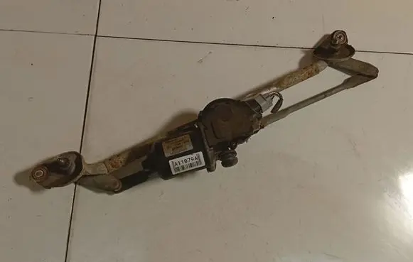 Toyota Avensis T250 Front wiper linkage and motor 