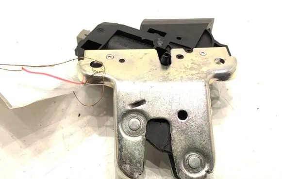 Volkswagen PASSAT CC Tailgate exterior lock 4F5827505D