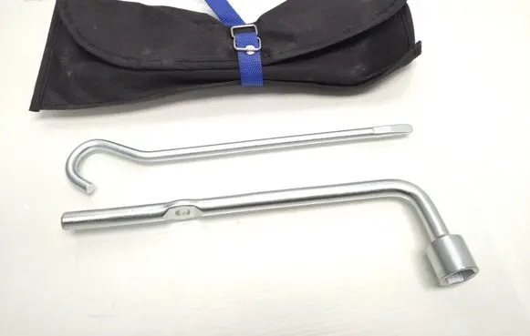 Honda CR-V Wheel nut wrench 