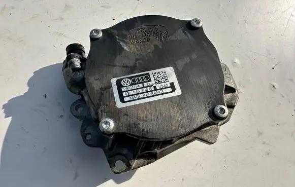 Volkswagen Beetle A5 Vacuum pump 03L145100