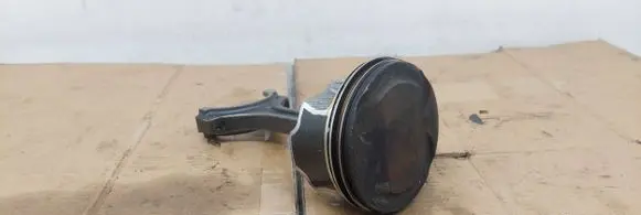 Ford Mustang VI Piston with connecting rod