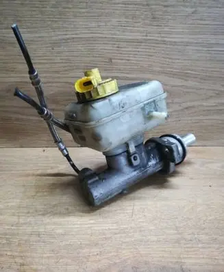 Volkswagen Golf IV Master brake cylinder 21027099