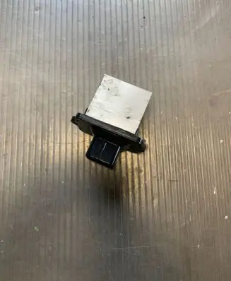 Subaru Outback (BT) Heater blower motor/fan resistor B12C028