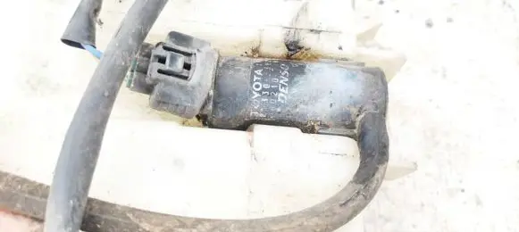 Toyota Avensis Verso Windscreen/windshield washer pump