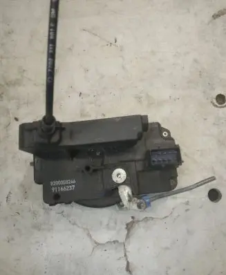 Renault Trafic II (X83) Front door lock 8200008246 91166237