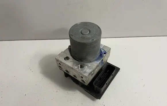 BMW X3 E83 ABS Pump 3424683 3424682
