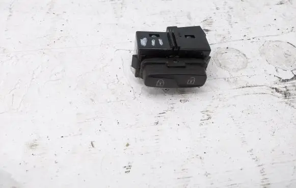 Volvo V70 Central locking switch button 31343100