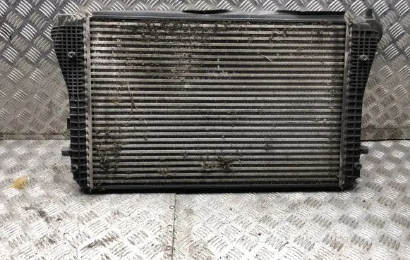 Volkswagen PASSAT B6 Coolant radiator 1K0145803T
