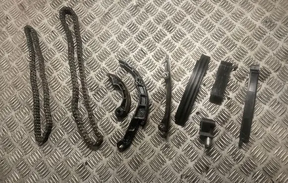 Nissan X-Trail T30 Slide rail for timing chain 