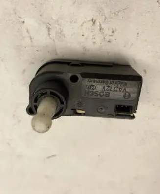 Headlight level adjustment motor