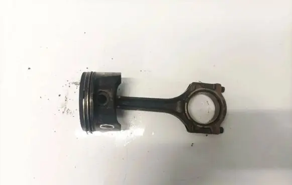 Ford Focus Piston with connecting rod